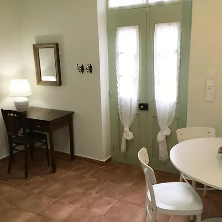The House With The Garden La Canée